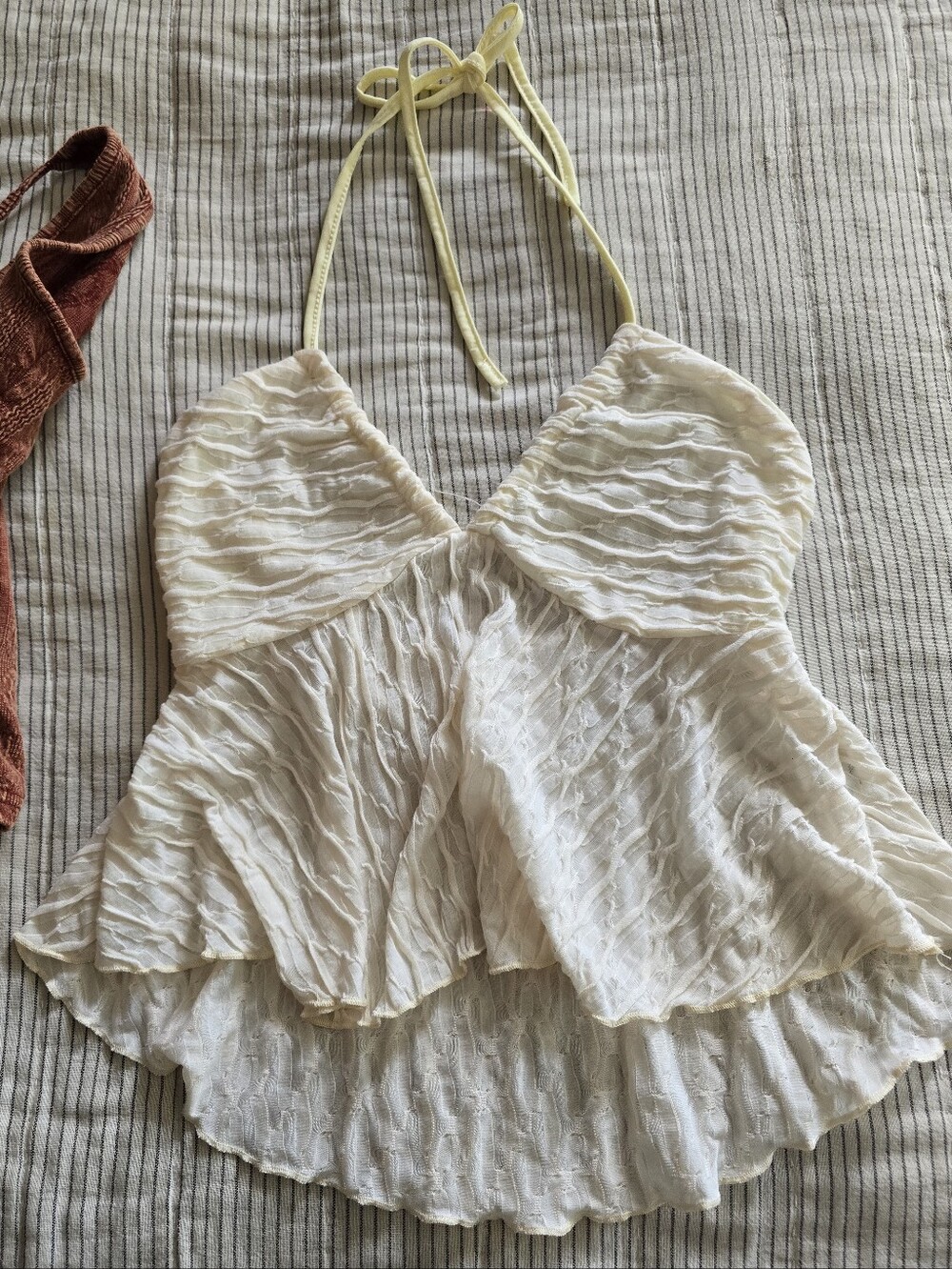 Lot Of 3 V Neck Crop Tops Butter Yellow Rust Daisy Size Small - Picture 3 of 5
